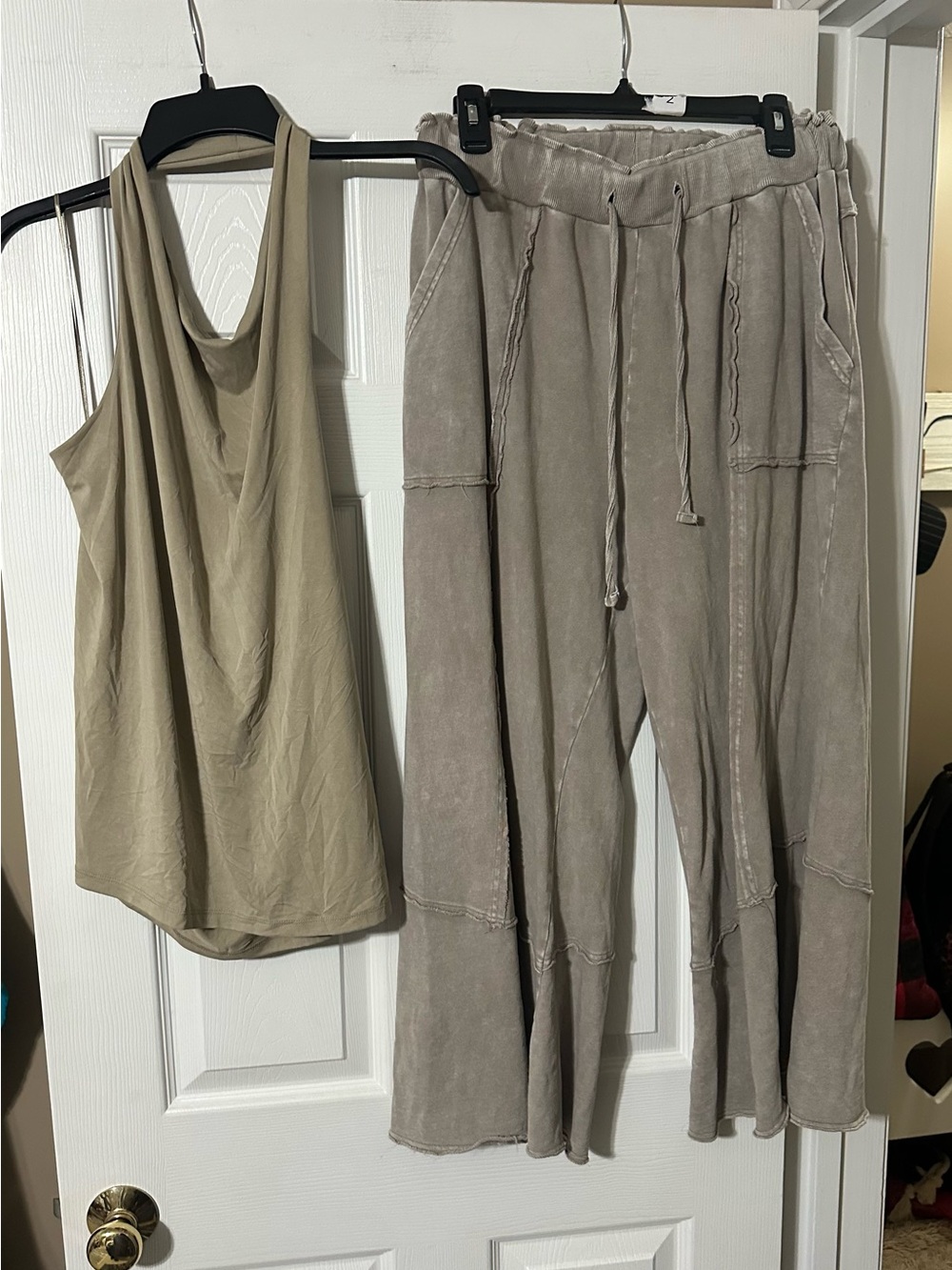 Easel Los Angeles Relaxed Drawstring Wide-Leg Pants - Taupe